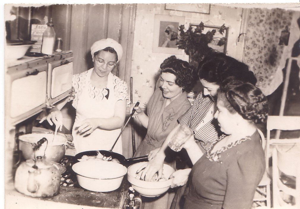 Catherine, Frannie, Rita & Dora, cooking together